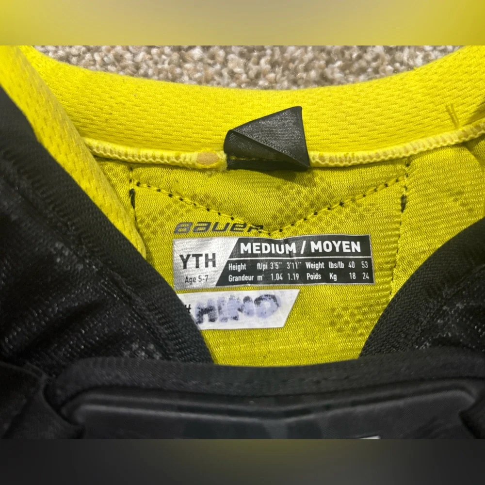 Bauer Supreme Youth Hockey Shoulder Pads - Picture 2 of 3